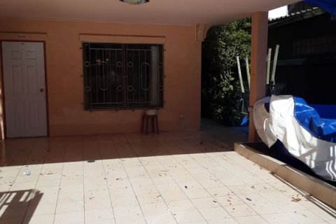 Casa de 2 dormitorios en Pattaya, Tailandia № 204543 - foto 2