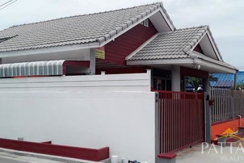 Casa de 3 dormitorios en Pattaya, Tailandia № 204544 - foto 2