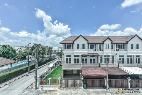 Adosado de 3 dormitorios en Bangkok, Tailandia № 189709 - foto 4