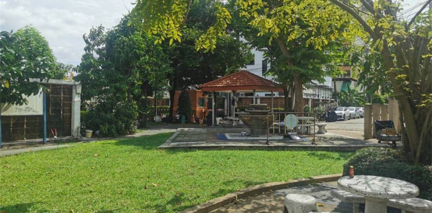 Adosado de 3 dormitorios en Bangkok, Tailandia № 189708