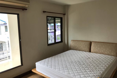 Adosado de 3 dormitorios en Bangkok, Tailandia № 189708 - foto 10