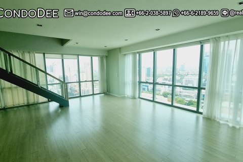 Condo in Watthana, Bangkok, Thailand, 2 bedrooms  № 201081 - photo 2