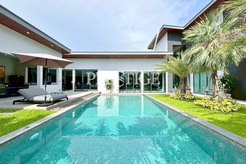 House in Pattaya, Thailand 56 bedrooms № 198092
