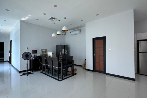 Chalet de 3 dormitorios en Phuket, Tailandia № 156163 - foto 17