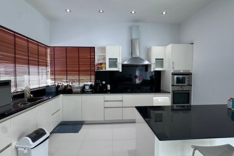 Chalet de 3 dormitorios en Phuket, Tailandia № 156163 - foto 25