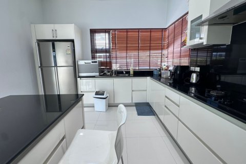 Chalet de 3 dormitorios en Phuket, Tailandia № 156163 - foto 24