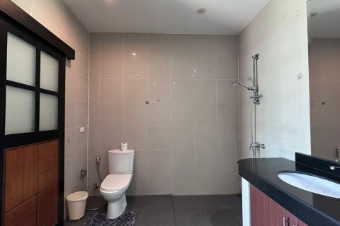 Chalet de 3 dormitorios en Phuket, Tailandia № 156163 - foto 28