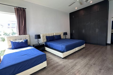 Chalet de 3 dormitorios en Phuket, Tailandia № 156163 - foto 18