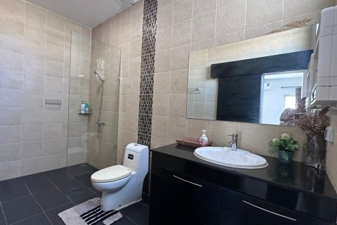 Chalet de 3 dormitorios en Phuket, Tailandia № 156163 - foto 19