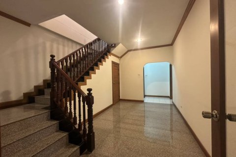 Chalet de 4 dormitorios en Pattaya, Tailandia № 146711 - foto 6