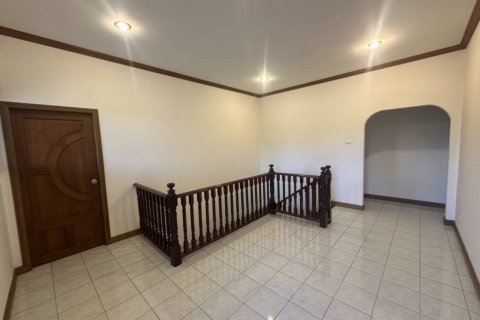 Chalet de 4 dormitorios en Pattaya, Tailandia № 146711 - foto 7