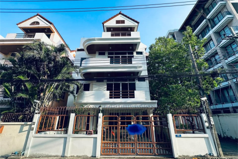 Haus in Bangkok, Thailand 4 Schlafzimmer № 190392