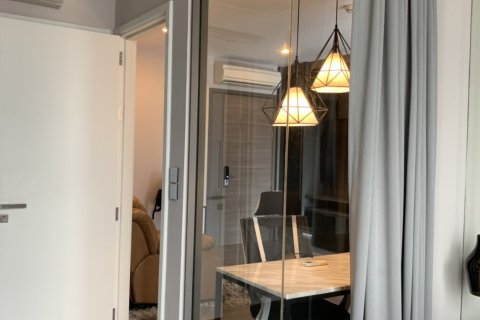 Condominio de 1 dormitorio en Phra Khanong, Bangkok, Tailandia № 143769 - foto 4