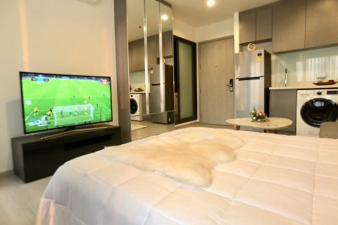 Estudio en el condominio en Bangkok, Tailandia № 143772 - foto 2