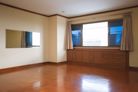 Condominio de 4 dormitorios en Bangkok, Tailandia № 143794 - foto 12