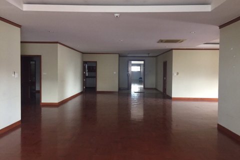 Condominio de 4 dormitorios en Bangkok, Tailandia № 143794 - foto 9