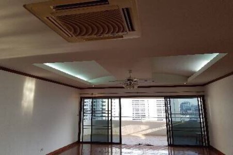 Condominio de 4 dormitorios en Bangkok, Tailandia № 143794 - foto 21