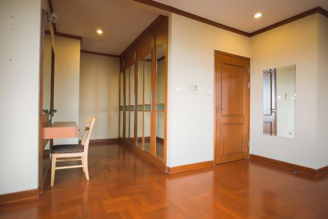 Condominio de 4 dormitorios en Bangkok, Tailandia № 143794 - foto 13