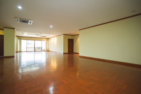 Condominio de 4 dormitorios en Bangkok, Tailandia № 143794 - foto 10