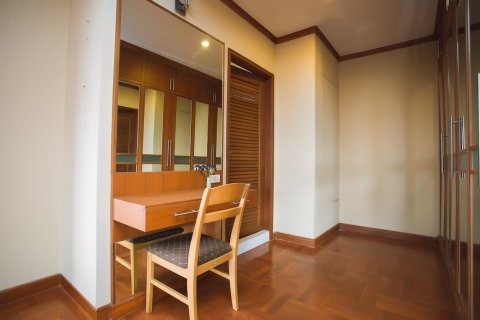 Condominio de 4 dormitorios en Bangkok, Tailandia № 143794 - foto 14