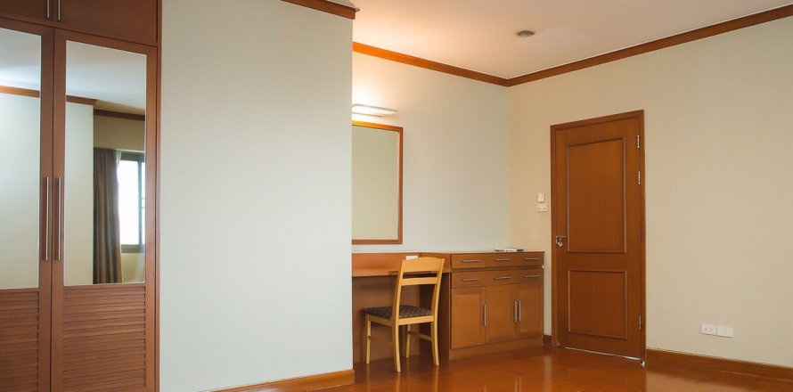 Condominio de 4 dormitorios en Bangkok, Tailandia № 143794