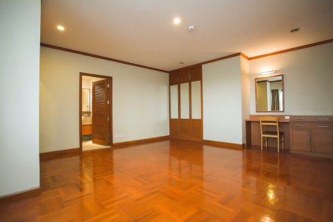 Condominio de 4 dormitorios en Bangkok, Tailandia № 143794 - foto 2