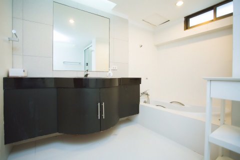 Condominio de 4 dormitorios en Bangkok, Tailandia № 143794 - foto 15