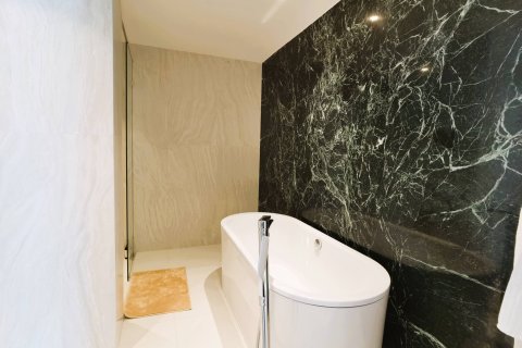 Condominio de 3 dormitorios en Bangkok, Tailandia № 181168 - foto 11