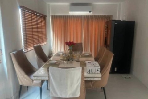 Casa de 4 dormitorios en Saphan Sung, Bangkok, Tailandia № 150436 - foto 7