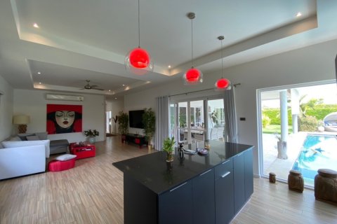 Villa in Hua Hin, Thailand 4 Schlafzimmer № 168371 - Foto 10
