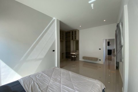 Chalet de 3 dormitorios en Hua Hin, Tailandia № 168369 - foto 19