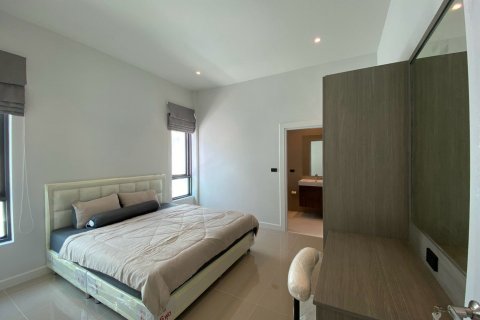Chalet de 3 dormitorios en Hua Hin, Tailandia № 168369 - foto 18