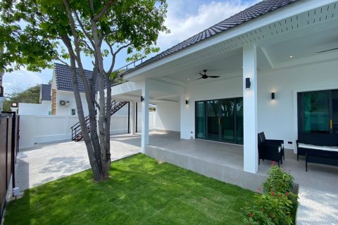 Chalet de 3 dormitorios en Hua Hin, Tailandia № 168369 - foto 5