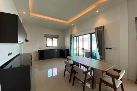 Chalet de 3 dormitorios en Hua Hin, Tailandia № 168369 - foto 11