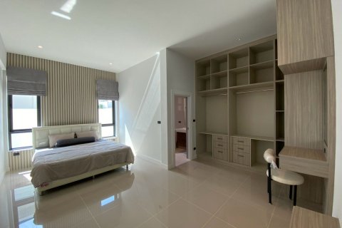 Chalet de 3 dormitorios en Hua Hin, Tailandia № 168369 - foto 12