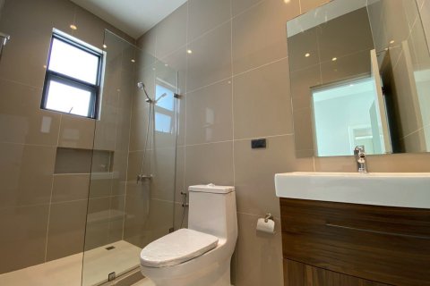 Chalet de 3 dormitorios en Hua Hin, Tailandia № 168369 - foto 17