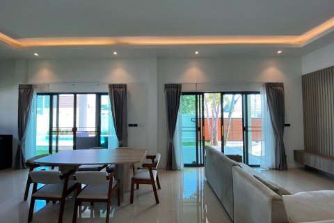 Chalet de 3 dormitorios en Hua Hin, Tailandia № 168369 - foto 8