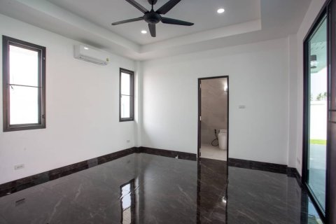 Chalet de 3 dormitorios en Hua Hin, Tailandia № 168372 - foto 8