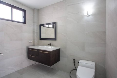 Chalet de 3 dormitorios en Hua Hin, Tailandia № 168372 - foto 11