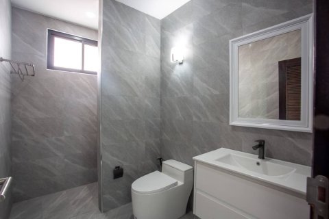 Chalet de 3 dormitorios en Hua Hin, Tailandia № 168372 - foto 12