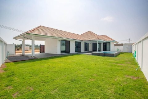 Chalet de 3 dormitorios en Hua Hin, Tailandia № 168372 - foto 2