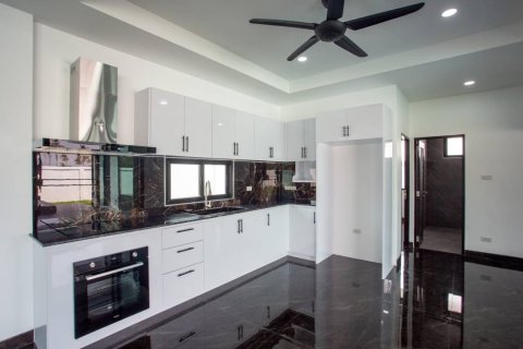 Chalet de 3 dormitorios en Hua Hin, Tailandia № 168372 - foto 4