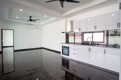 Chalet de 3 dormitorios en Hua Hin, Tailandia № 168372 - foto 5
