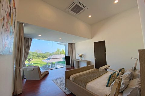Chalet de 4 dormitorios en Cha-am, Tailandia № 168373 - foto 17
