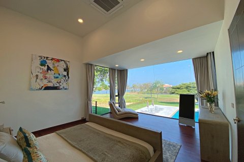 Chalet de 4 dormitorios en Cha-am, Tailandia № 168373 - foto 15