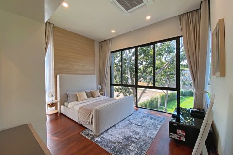 Chalet de 4 dormitorios en Cha-am, Tailandia № 168373 - foto 28