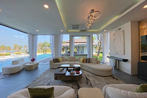 Chalet de 4 dormitorios en Cha-am, Tailandia № 168373 - foto 8