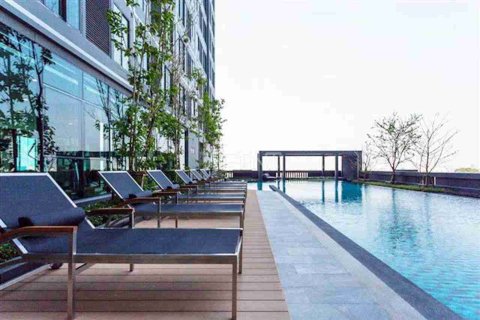 Condominio de 1 dormitorio en Thonburi, Bangkok, Tailandia № 183455 - foto 2