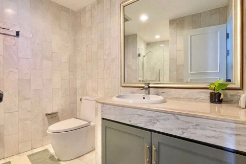 Condominio de 3 dormitorios en Khlong San, Bangkok, Tailandia № 54951 - foto 22