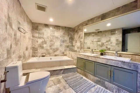 Condominio de 3 dormitorios en Khlong San, Bangkok, Tailandia № 54951 - foto 14